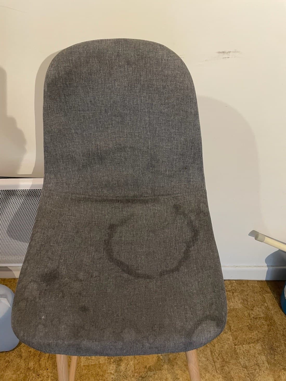 Chaise tachée avant nettoyage