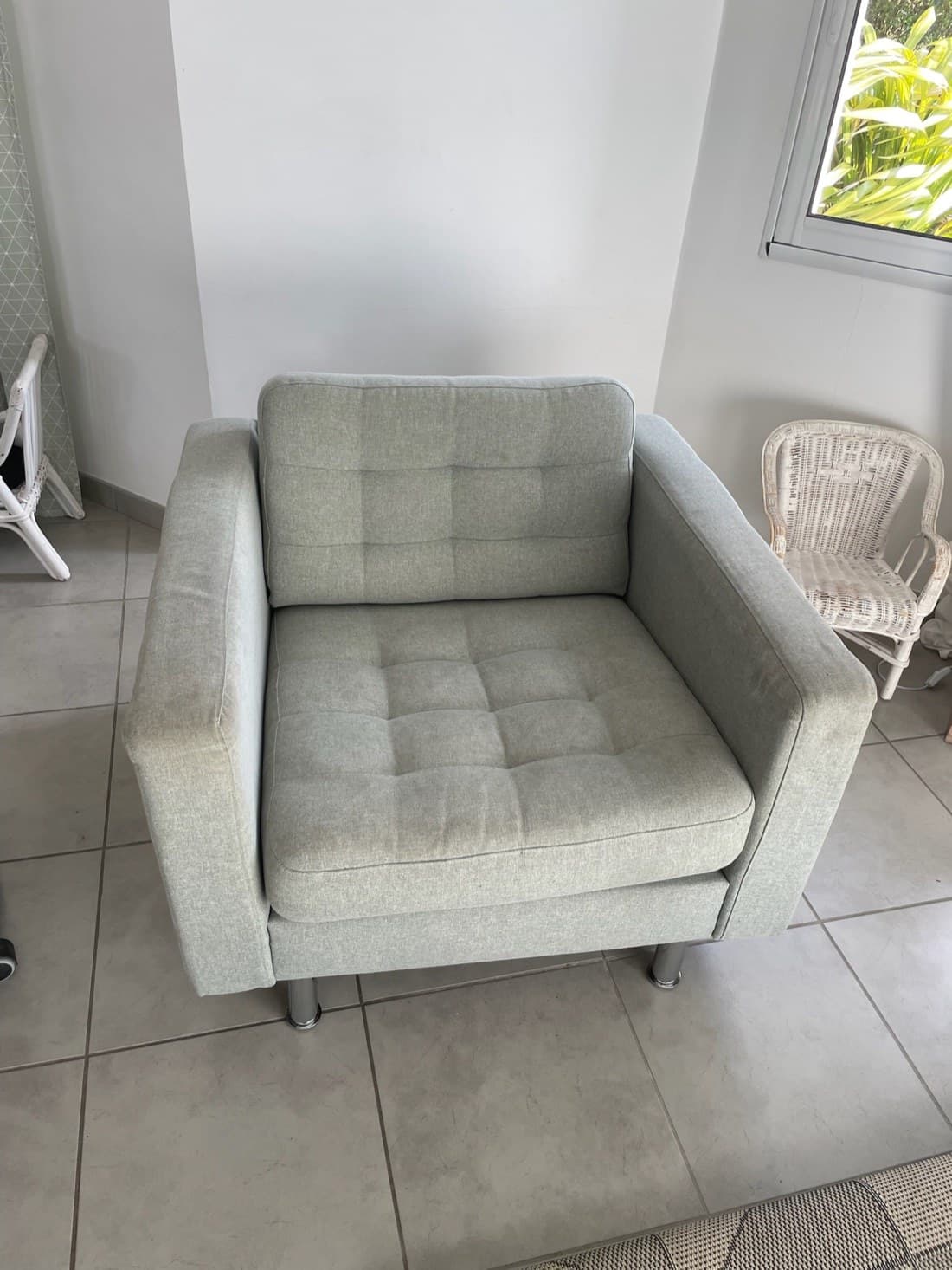 Fauteuil taché avant nettoyage